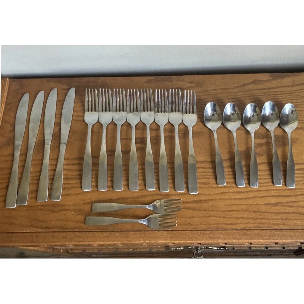 Pfaltzgraff Flatware Set of 19 Pieces Silverware